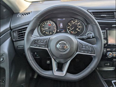 Used 2019 Nissan Rogue SV FWD image 13