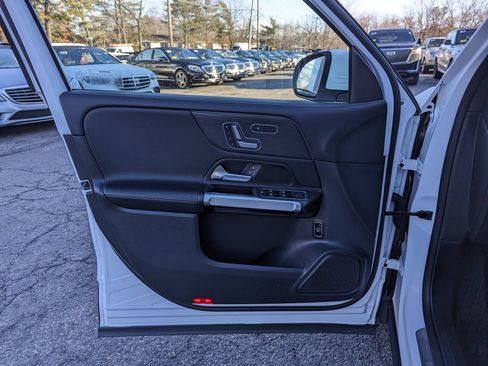 Used 2023 Mercedes-Benz GLB 250 4MATIC image 11