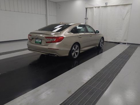 Used 2018 Honda Accord Touring image 9