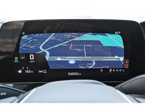 Used 2025 Chevrolet Suburban Z71 image 12