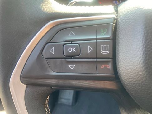 Used 2023 Jeep Grand Cherokee Laredo w/ Luxury Tech Group I AWD/4WD image 23