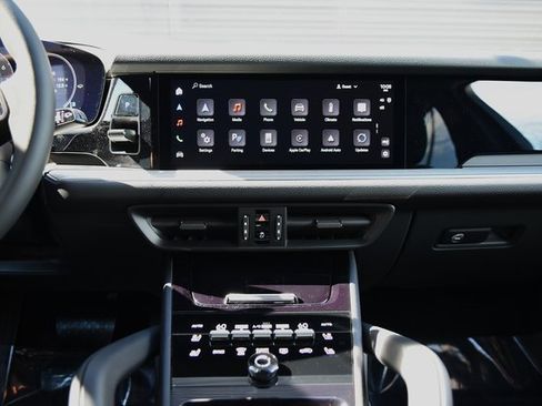 Certified 2025 Porsche Cayenne image 21