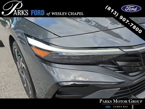 Used 2025 Hyundai Elantra SEL FWD image 6