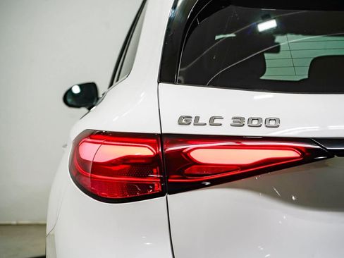 Used 2025 Mercedes-Benz GLC 300 image 9