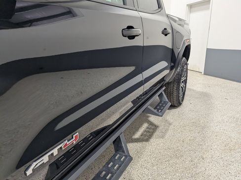 Used 2024 GMC Canyon AT4 w/ Technology Package AWD/4WD image 9