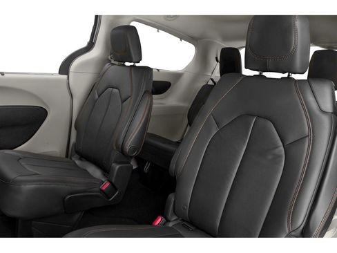 Used 2020 Chrysler Pacifica Touring-L FWD image 14