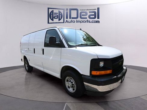 Used 2017 Chevrolet Express 3500 RWD image 7