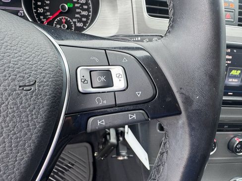 Used 2017 Volkswagen Golf S image 15