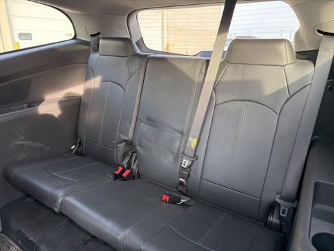 Used 2016 Chevrolet Traverse LT image 11