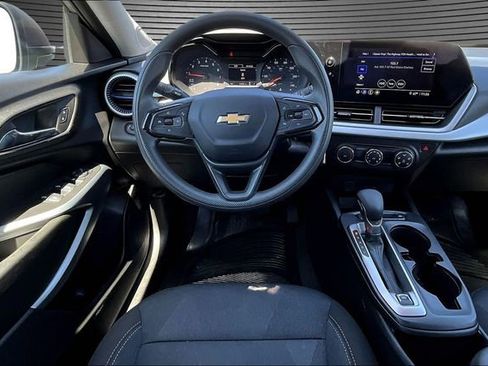 Used 2025 Chevrolet Trax LS image 8