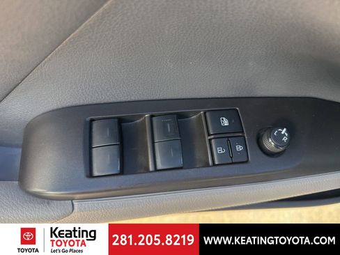Used 2022 Toyota Camry LE image 10