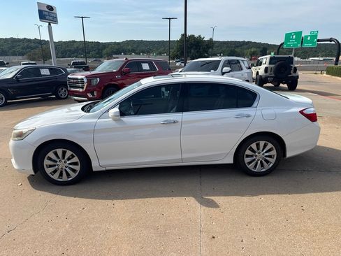 Used 2015 Honda Accord Touring image 4