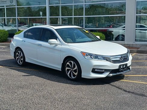 Used 2017 Honda Accord EX-L image 2