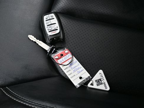 Used 2023 Chrysler Pacifica Touring-L FWD image 26