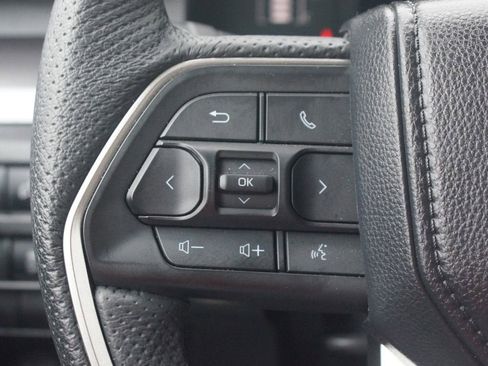 Used 2025 Toyota Tacoma SR5 AWD/4WD image 10