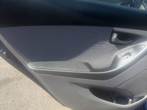 Used 2016 Hyundai Elantra SE w/ Option Group 02 FWD image 9