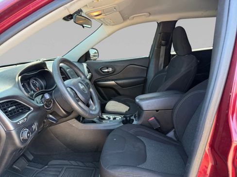 Used 2019 Jeep Cherokee Latitude w/ Popular Appearance Group image 9
