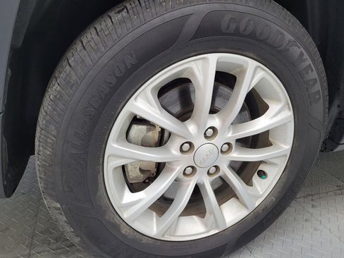 Used 2020 Jeep Cherokee Latitude w/ Cold Weather Group image 31