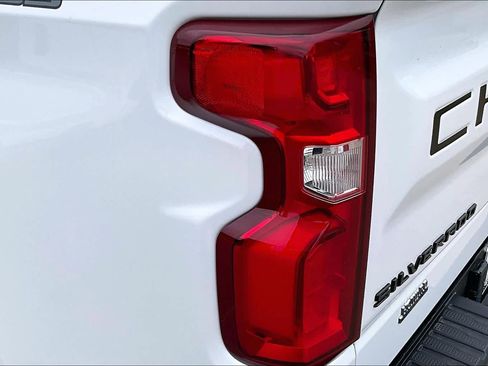 Used 2024 Chevrolet Silverado 1500 LT Trail Boss w/ Convenience Package II image 27