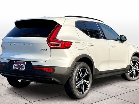 New 2026 Volvo XC40 B5 Core w/ Climate Package image 4