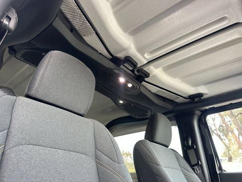 Used 2024 Jeep Wrangler Sport S image 13