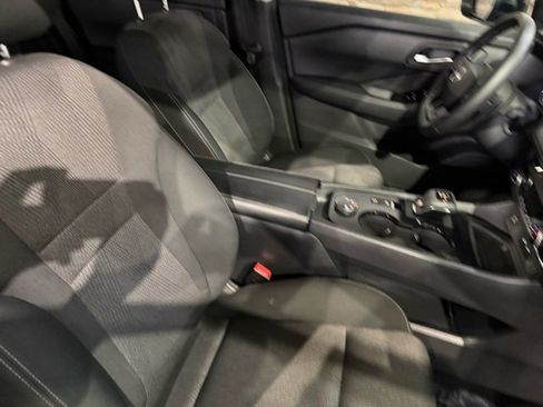 Certified 2025 Nissan Rogue SV image 31