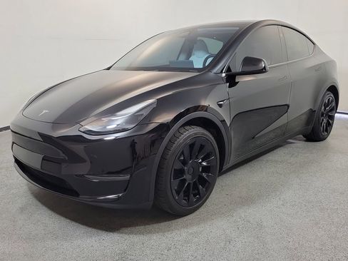 Used 2024 Tesla Model Y Long Range RWD image 3