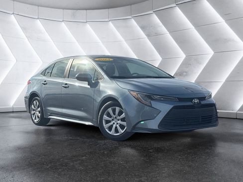 Used 2023 Toyota Corolla LE image 1