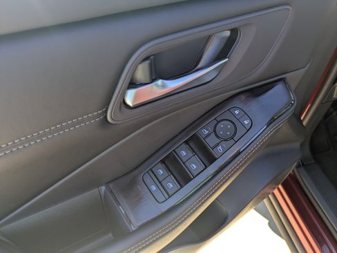 Used 2024 Nissan Rogue SV w/ SV Premium Package image 10