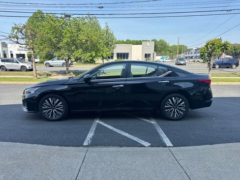 Used 2025 Nissan Altima 2.5 SV FWD image 6