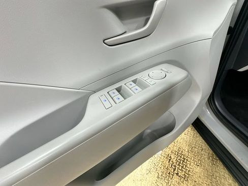 Used 2025 Hyundai Kona SEL AWD/4WD image 16