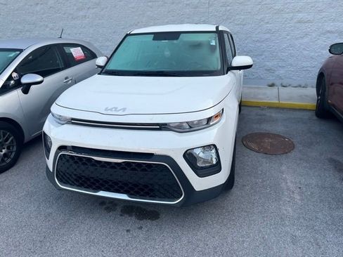 Used 2022 Kia Soul LX FWD image 1