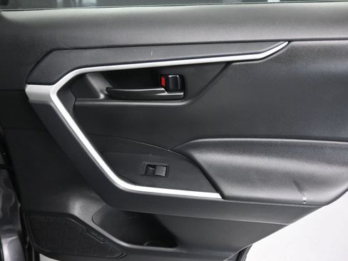 Used 2021 Toyota RAV4 LE FWD image 33
