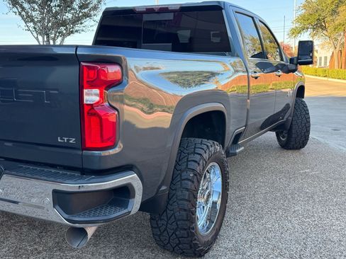 Used 2020 Chevrolet Silverado 2500 LTZ w/ LTZ Texas Edition image 4