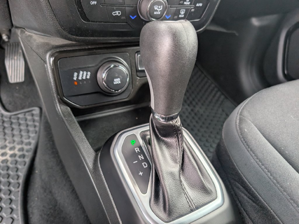 Used 2023 Jeep Renegade Altitude AWD/4WD image 20