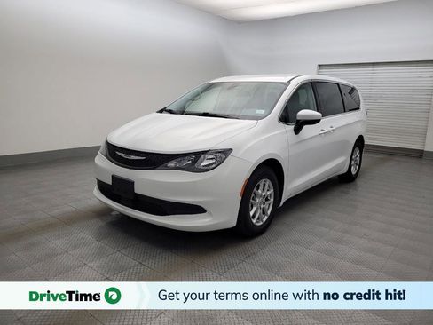 Used 2022 Chrysler Voyager LX FWD image 1