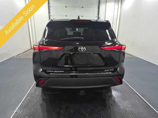 Used 2021 Toyota Highlander XLE AWD/4WD image 5