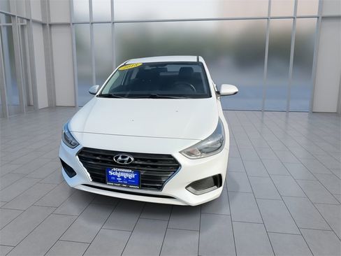 Used 2018 Hyundai Accent SE image 3