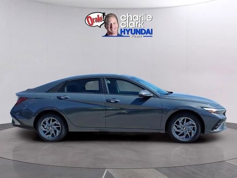 New 2026 Hyundai Elantra Blue image 6