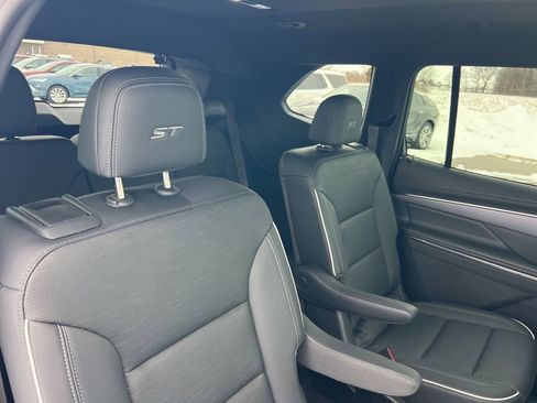 Used 2025 Buick Enclave Sport Touring image 35