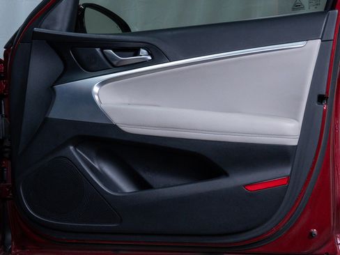 Used 2022 Genesis G70 2.0T image 9