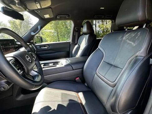 Used 2025 Nissan Armada SL AWD/4WD image 14