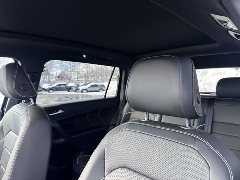 Used 2022 Volkswagen Tiguan SEL R-Line image 15