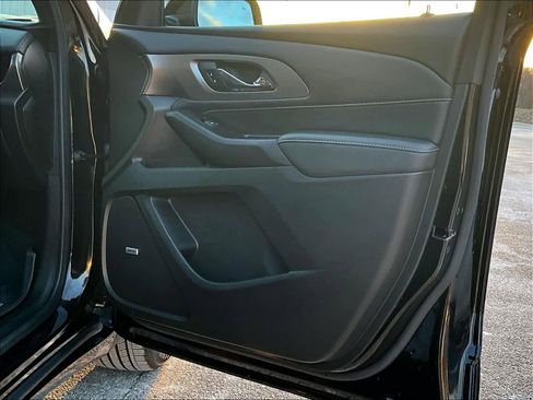 Used 2023 Chevrolet Traverse Premier w/ Redline Edition image 12