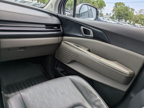 Certified 2025 Kia Carnival FWD image 12