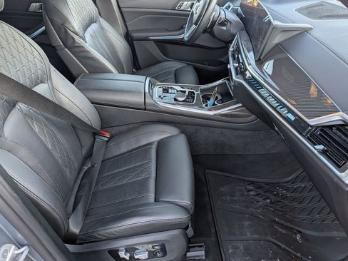 Used 2025 BMW X7 M60i w/ Climate Comfort Package image 34