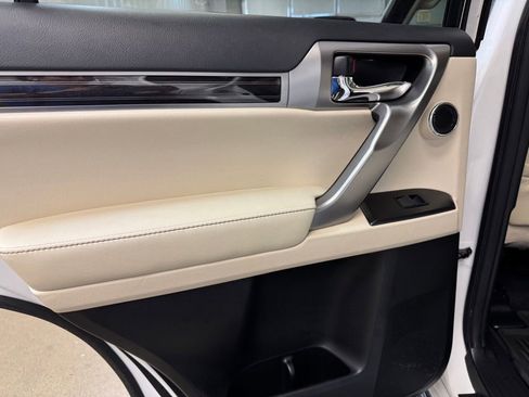 Used 2023 Lexus GX 460 Premium AWD/4WD image 16
