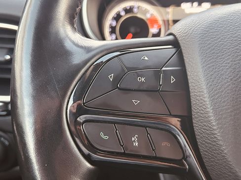 Used 2021 Jeep Cherokee Latitude Plus image 19