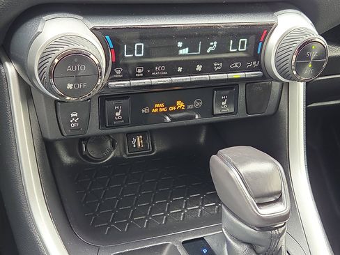 Used 2024 Toyota RAV4 SE w/ Convenience Package AWD/4WD image 19
