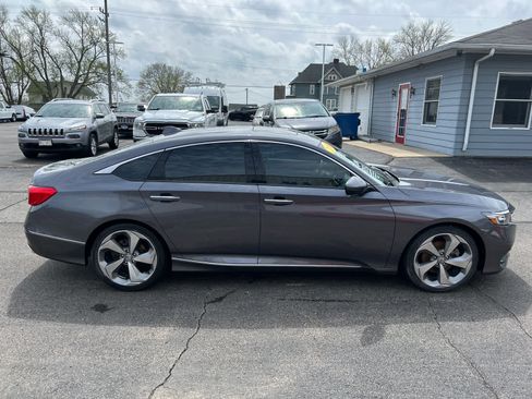Used 2018 Honda Accord Touring image 8